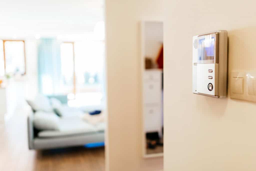 Comment assurer la surveillance de sa maison avec un visiophone ?